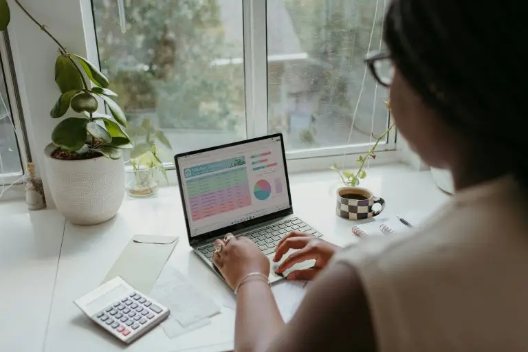 woman focused while working on a laptop, one of the benefits of mastering mindfulness